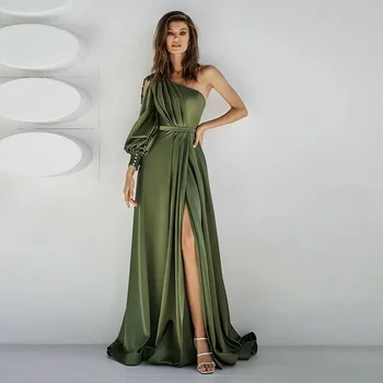 2024 Сексуальные платья для выпускного вечера с рукавом на одно плечо, трапециевидные складки, атласная кружевная аппликация, бисер, разрезные вечерние платья для вечеринок.