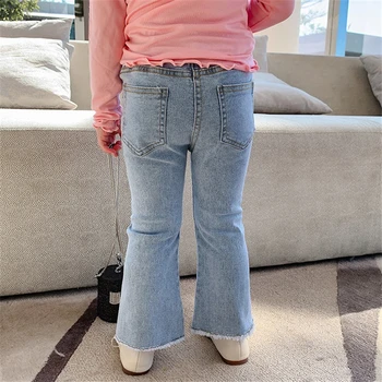 Модные повседневные детские джинсовые брюки-клеш с эластичной резинкой на талии, универсальные джинсы для девочек, весенне-осенние брюки для маленьких девочек Модные повседневные детские джинсовые брюки-клеш с эластичной резинкой на талии, универсальные джинсы для девочек, весенне-осенние брюки для маленьких девочек 3